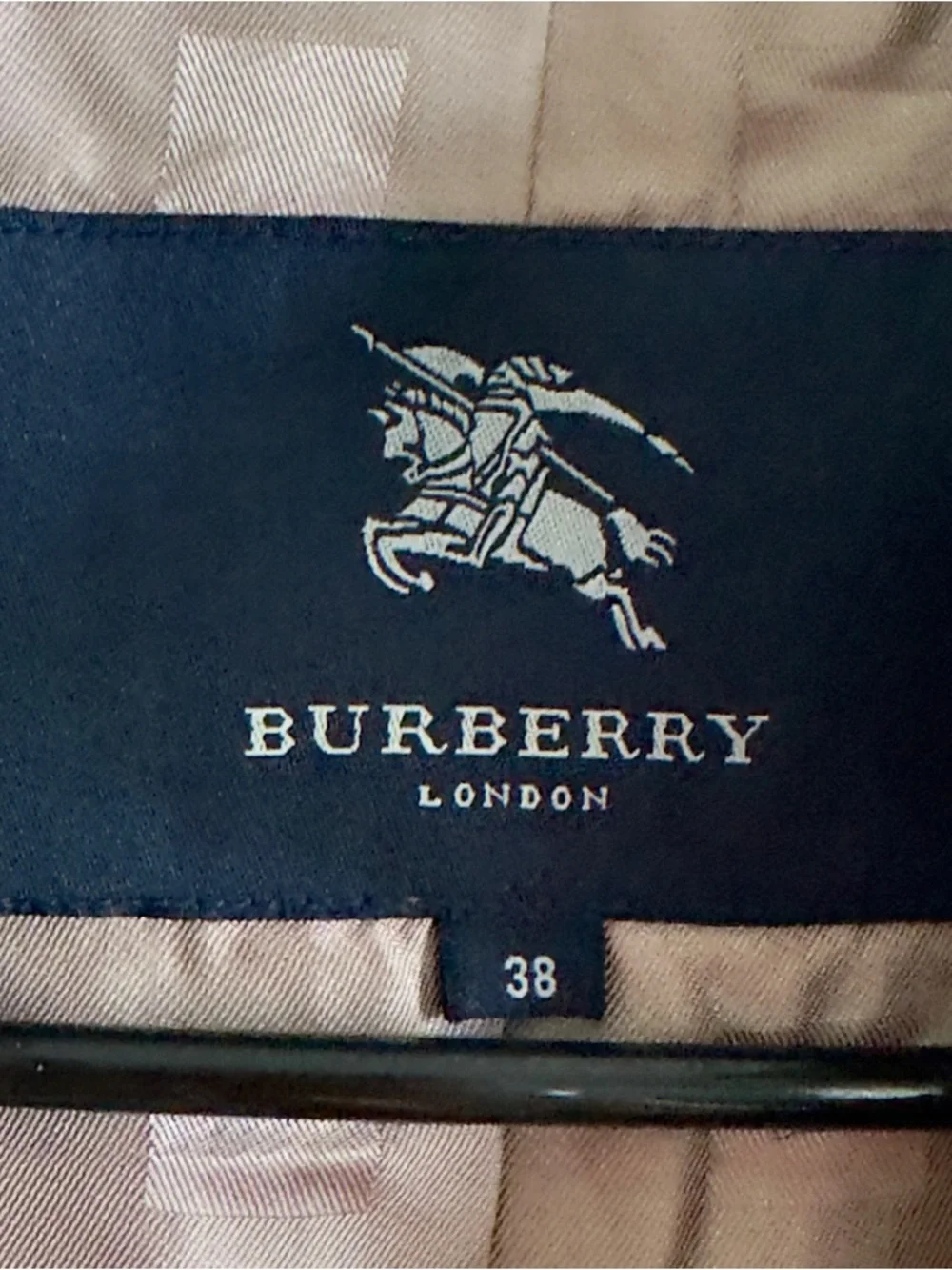 Burberry Women's Beige & Black Belted Quilted Trench Coat Pockets Size 38 - Picture 4 of 9